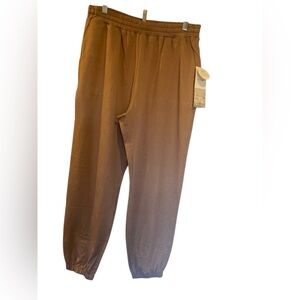 47. NWT Vuori boyfriend joggers Size M